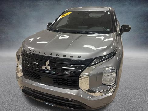 Used 2022 Mitsubishi Outlander SE AWD/4WD image 2