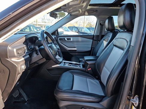 Certified 2022 Ford Explorer XLT w/ Equipment Group 202A image 14