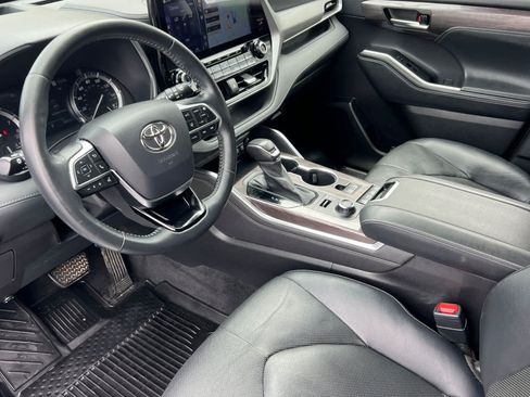 Used 2021 Toyota Highlander Platinum AWD/4WD image 11