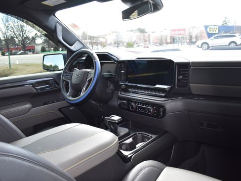 Used 2023 Chevrolet Silverado 1500 ZR2 image 33