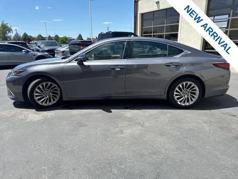 Used 2019 Lexus ES 350 w/ Accessory Package FWD image 4