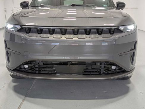 Used 2025 Jeep Wagoneer S Launch Edition AWD/4WD image 2