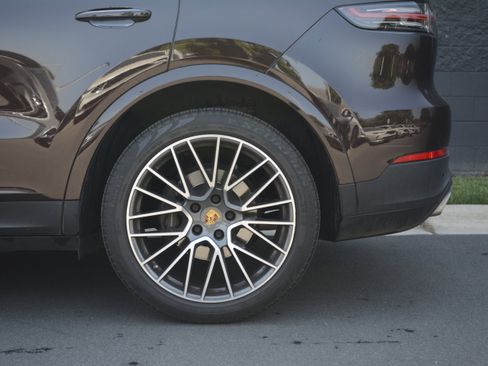 Certified 2021 Porsche Cayenne AWD/4WD image 37