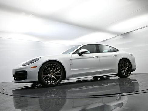 Certified 2023 Porsche Panamera Platinum Edition image 45