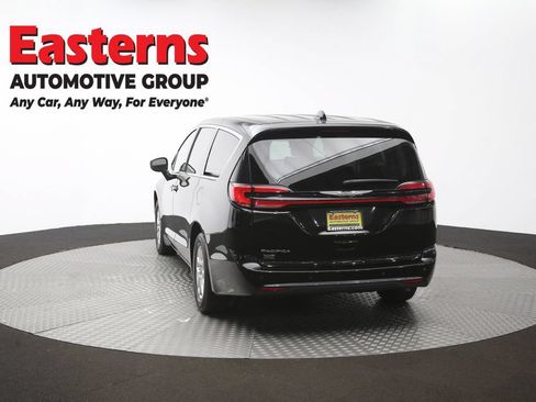 Used 2024 Chrysler Pacifica Touring-L FWD image 34