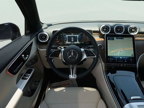 Used 2025 Mercedes-Benz GLC 350e 4MATIC image 22