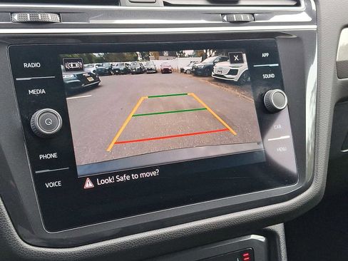 Used 2024 Volkswagen Tiguan SE image 14