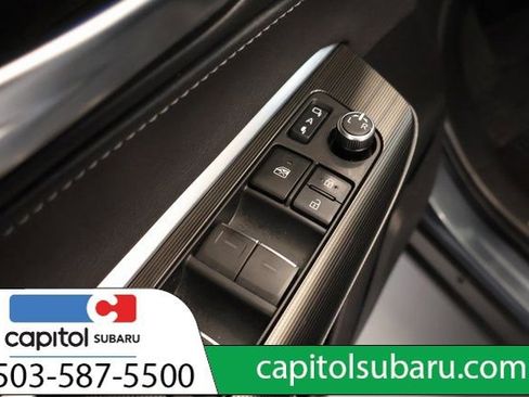 Used 2024 Toyota Venza XLE image 11