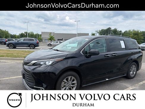 Used 2024 Toyota Sienna XLE FWD image 1