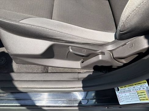 Used 2013 Ford Focus SE FWD image 32