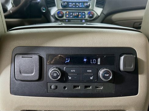 Used 2018 Chevrolet Suburban Premier image 33