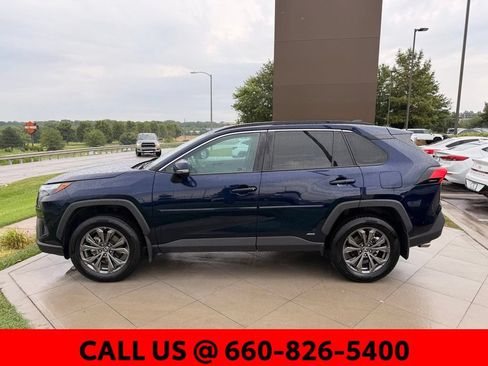 Used 2022 Toyota RAV4 XLE Premium AWD/4WD image 6