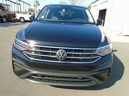 Used 2022 Volkswagen Tiguan SE image 3