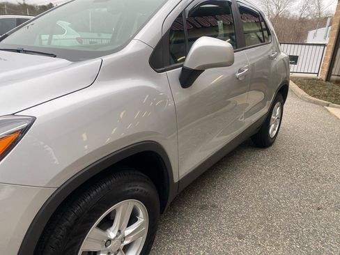 Used 2020 Chevrolet Trax LS image 28