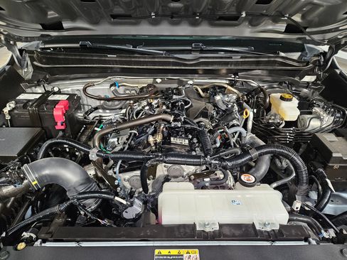 Certified 2025 Toyota Tacoma SR5 AWD/4WD image 19