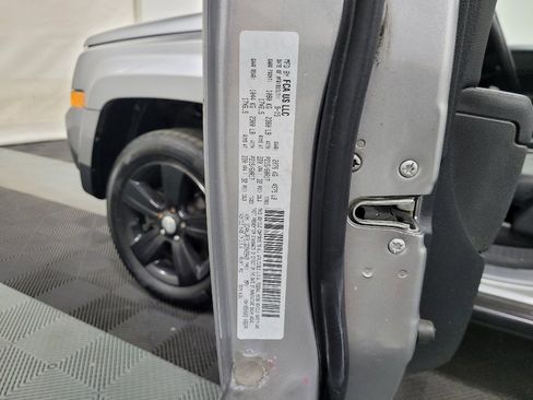 Used 2016 Jeep Patriot High Altitude AWD/4WD image 33