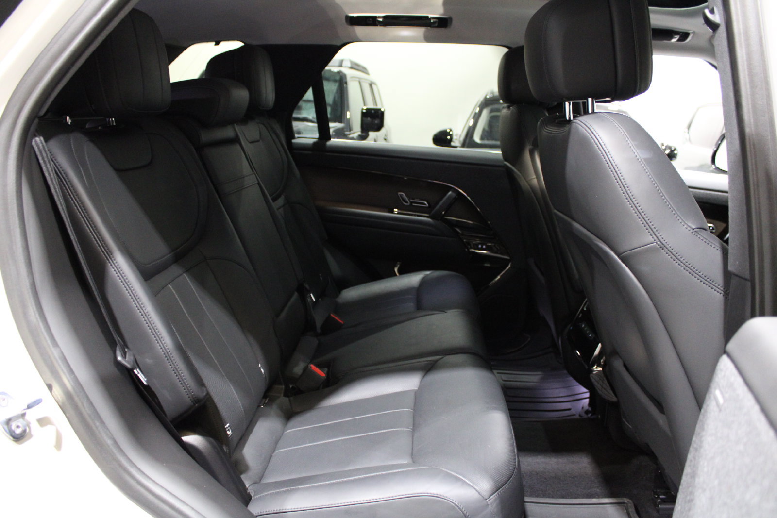 Used 2023 Land Rover Range Rover Sport SE AWD/4WD image 19