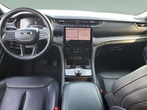 Used 2024 Jeep Grand Cherokee Limited w/ Black Appearance Package image 11