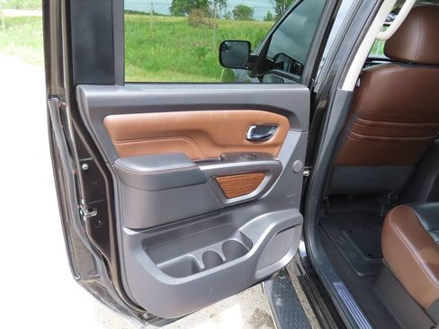 Used 2018 Nissan Titan Platinum Reserve AWD/4WD image 31
