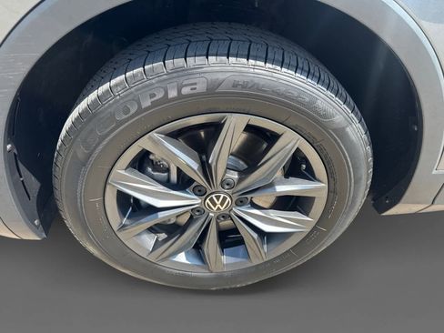 Used 2023 Volkswagen Tiguan SE AWD/4WD image 8