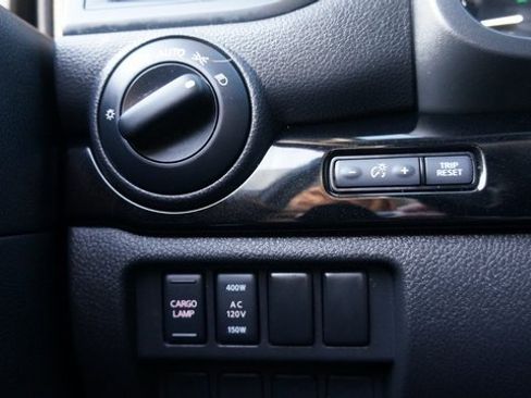 Used 2024 Nissan Titan SV w/ SV Convenience Package image 27