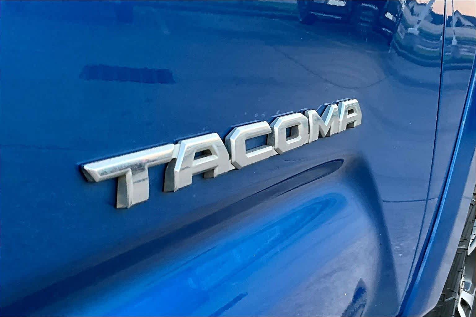 Used 2017 Toyota Tacoma TRD Sport w/ Tow Package RWD image 10