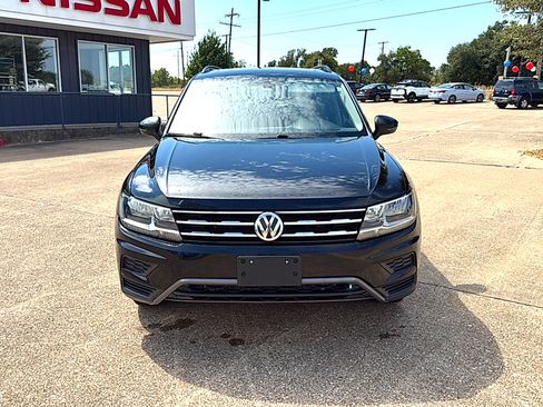 Used 2021 Volkswagen Tiguan SE FWD image 3