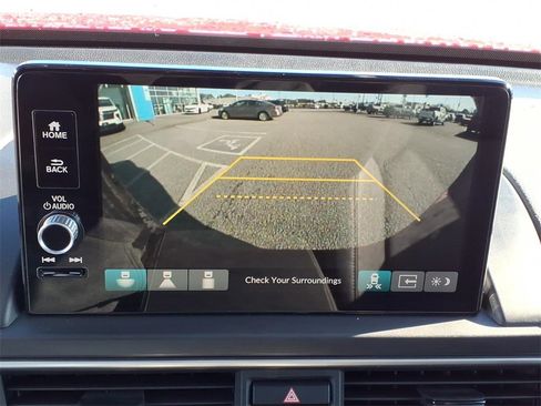 Used 2024 Honda Pilot Touring image 18