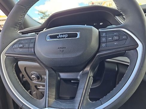 Certified 2025 Jeep Grand Cherokee Limited image 21