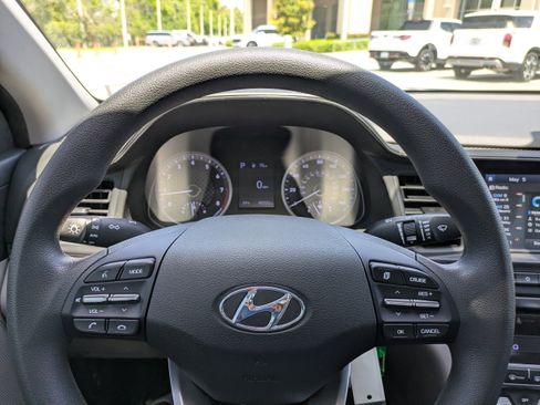 Used 2020 Hyundai Elantra SEL FWD image 23