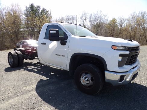 Used 2024 Chevrolet Silverado 3500 W/T w/ WT Convenience Package image 3