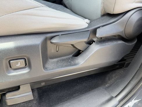 Used 2025 Toyota Tacoma SR5 AWD/4WD image 25