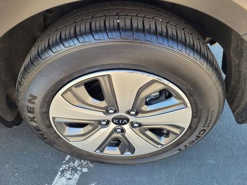 Used 2019 Kia Niro LX image 26