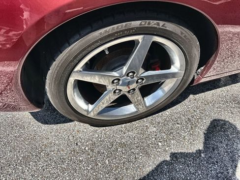 Used 2006 Chevrolet Corvette Coupe w/ Preferred Equipment Group RWD image 11