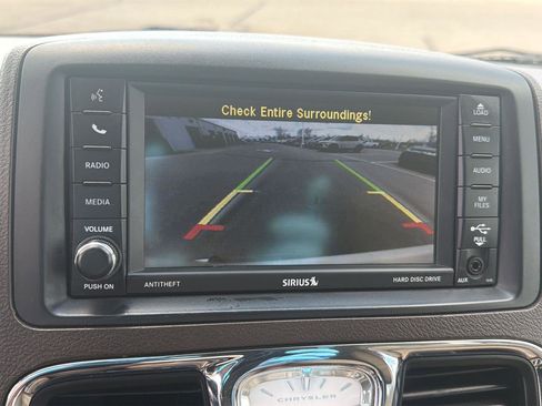 Used 2016 Chrysler Town & Country Touring FWD image 25