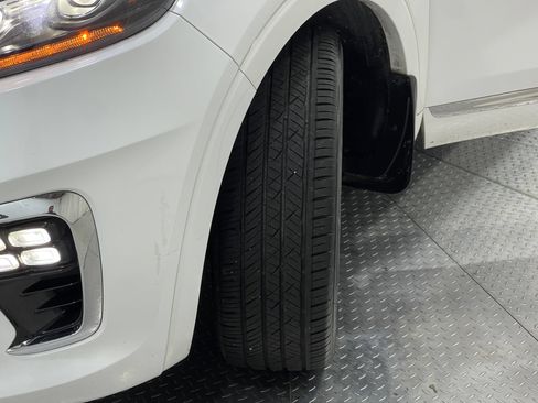 Used 2019 Kia Sorento SX FWD image 38