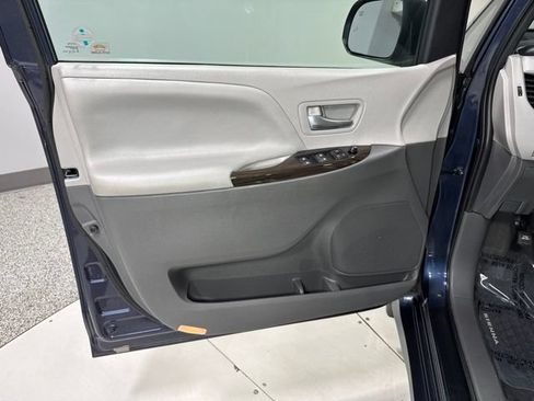 Used 2020 Toyota Sienna XLE AWD/4WD image 14