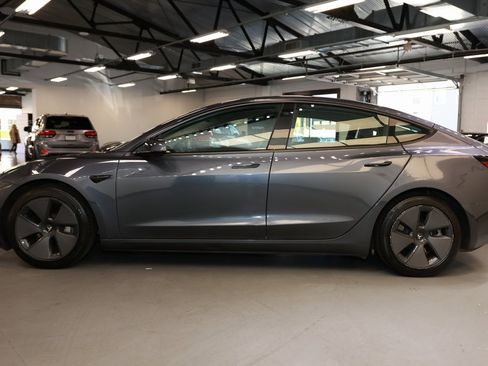 Used 2023 Tesla Model 3 Standard Range image 4