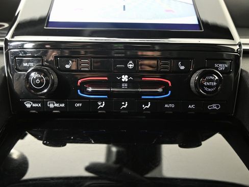 Used 2023 Jeep Grand Cherokee Altitude image 29