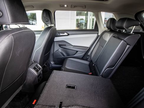 Used 2023 Volkswagen Taos SE w/ Panoramic Sunroof Package FWD image 26