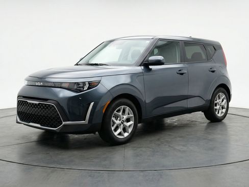 Used 2025 Kia Soul LX w/ LX Technology Package image 3