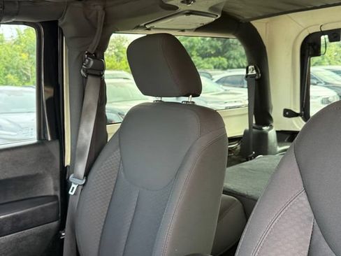 Used 2018 Jeep Wrangler Sport AWD/4WD image 25
