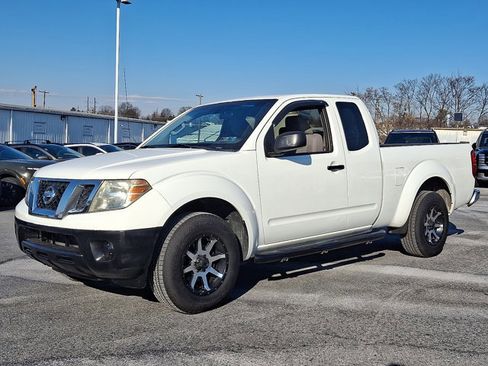 Used 2015 Nissan Frontier S image 1