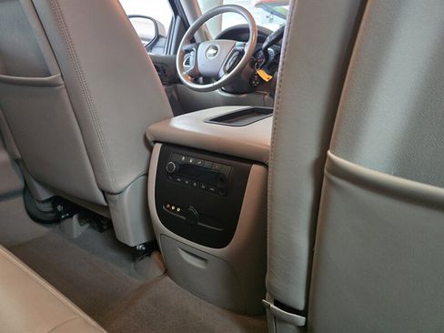 Used 2010 Chevrolet Tahoe LT AWD/4WD image 18