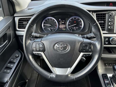 Used 2019 Toyota Highlander SE AWD/4WD image 11