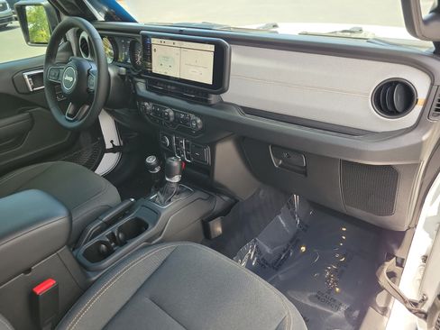 Used 2025 Jeep Wrangler Unlimited Sport AWD/4WD image 11