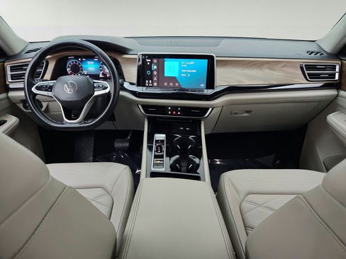 Used 2024 Volkswagen Atlas SE w/ Panoramic Sunroof Package FWD image 24