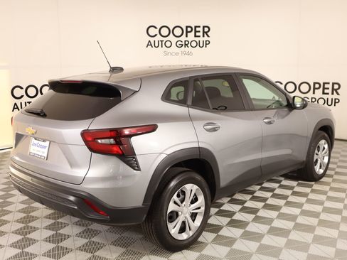 Used 2024 Chevrolet Trax LS w/ Driver Confidence Package image 19