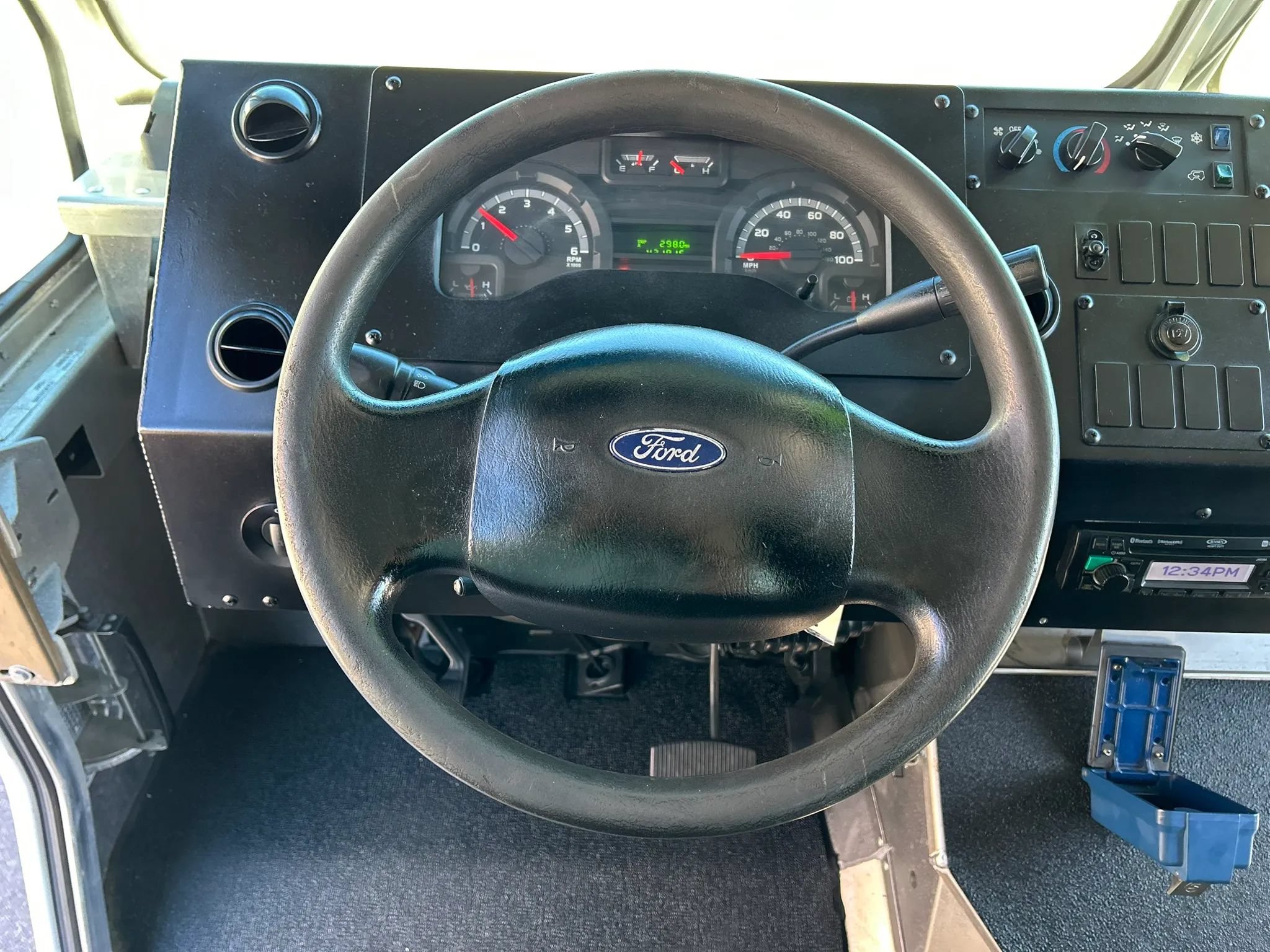 Used 2017 Ford E-350 and Econoline 350 Super Duty w/ A/C Prep Package RWD image 9