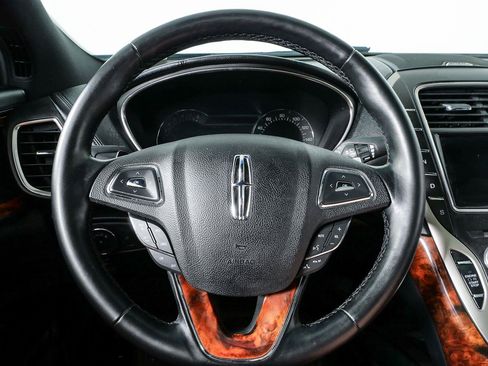 Used 2018 Lincoln MKX Reserve w/ Lincoln MKX Climate Package FWD image 9